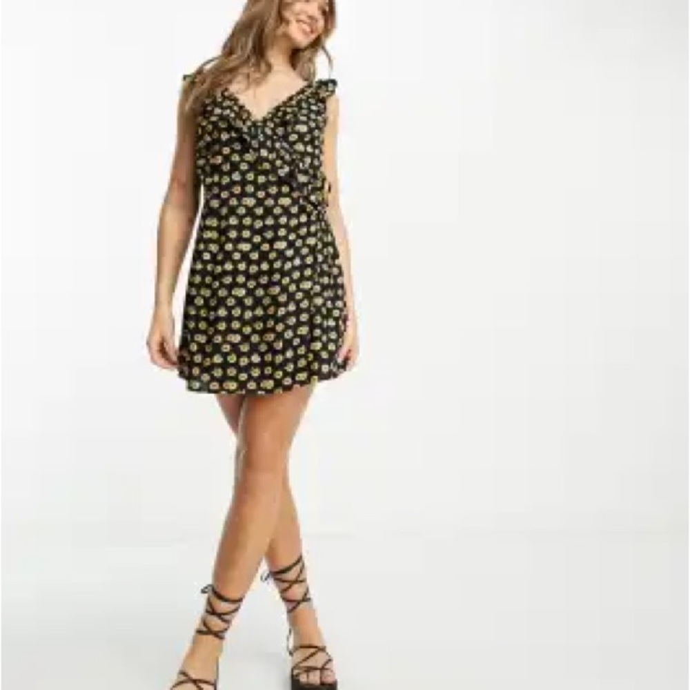 Mini wrap dress with sunflower print and ruffle details